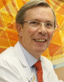 El Doctor Xavier Santos, Presidente De La SEHER