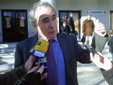 Enrique Cascallana Frente A Los Juzgados