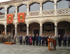 El General Sanz Y Calabria (D), Durante Su Discurso.