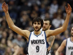 Foto: Ricky Rubio se exhibe en la victoria de los Wolves   (REUTERS)