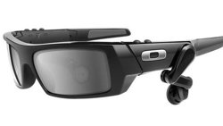 Foto: Google crea unas gafas para que emulemos a Terminator y Vegeta (OAKLEY)