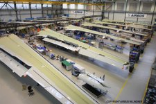 Imagen De Alas De Aeronaves De Airbus En Fábrica
