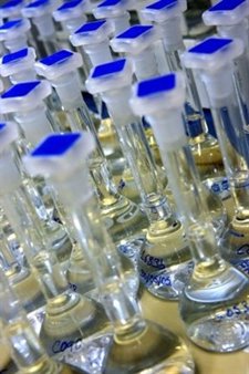 Arrisku biologikoak kontrolatuko ditu laborategi batean EHUk