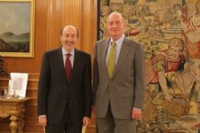 El Rey Y Alfredo Pérez Rubalcaba
