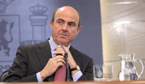 De Guindos dice que de la reforma financiera resultarán una docena de bancos