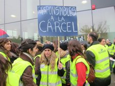 Trabajadores De Spanair Se Concentran En La Sede De Barcelona