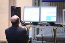 El Ibex celebra el acuerdo en Grecia reconquistando los 8.900 puntos