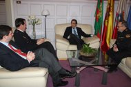 Foto: El jefe superior de Policía y Calderón resaltan los "buenos datos" de seguridad (AYUNTAMIENTO DE TORRELAVEGA)