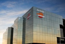Las acciones de Repsol suben un 2,13% tras mejorar sus previsiones en Argentina