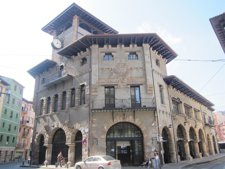 Atxuriko geltokia, Bilbon