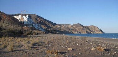 Foto: La Junta andaluza demolerá El Algarrobico en cuanto pueda (EUROPA PRESS)