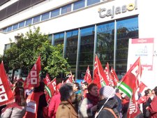 Concentración Ante La Sede De Cajasol-Banca Cívica En Sevilla