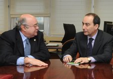 Candidato A Rector De La UC Gómez Sal Y El Rector De Educación Miguel A. Serna