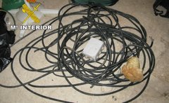 Foto: Dos detenidos acusados del robo de cable por valor de 21.000 euros (EUROPA PRESS/GUARDIA CIVIL)