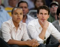 El hijo de Tom Cruise lanza insultos homófobos en Twitter