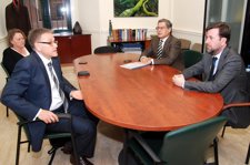 Reunión Entre El Cabildo De Tenerife Y La Compañía Aérea Jet2 