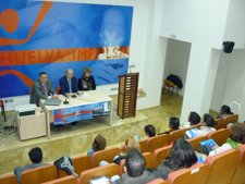 El Alcalde De Huelva, Pedro Rodríguez, En Un Taller De Huelva Impulsa.