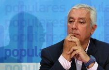 Javier Arenas, muy pensativo