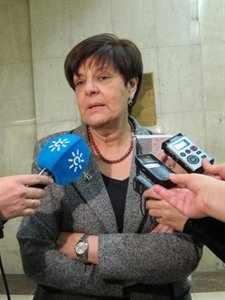 La Consejera Atiende A Los Medios De Comunicación.