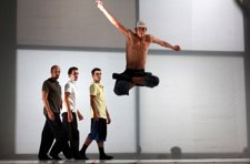 Un Momento Del Espectáculo 'Nya', Del Ballet Contemporain D'alger