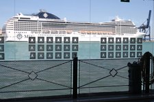 Un Crucero En El Puerto De Cádiz.