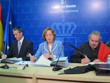 Soriano Firma Un Convenio Con La Fundación Aquila