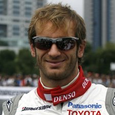 Primer plano de Jarno Trulli con la equipación de Toyota