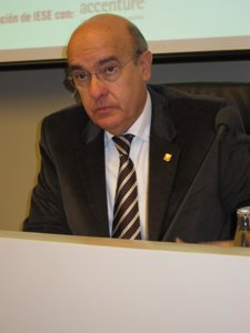 El Conseller De Salud Boi Ruiz En Un Acto En Iese