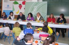 Los Consejeros De Educación Y Agricultura En Un Desayuno Con Escolares