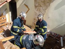 Bomberos Actúan En Una Vivienda Derrumbada En Conil De La Frontera (Cádiz)