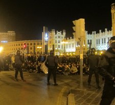 Concentración De Estudiantes A Última Hora Del Lunes Frente Al Lluís Vives