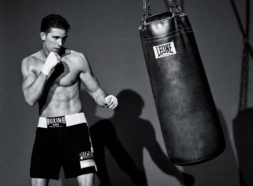Adam Senn Posa Para 'Glamour'
