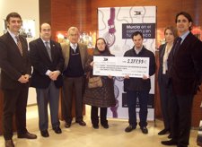 Los Responsables De ‘Del Campo’ Hacen Entrega Del Cheque A ASSIDO