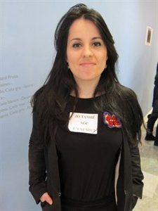 La Diputada De EUPV Con La Pegatina De 'Jo També Sóc L'enemic'  En Las Corts