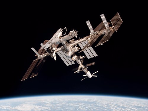 Dos jóvenes gallegas entre los finalistas del concurso 'YouTube Space Lab'