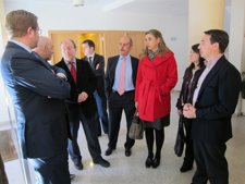 Representantes Del PSOE Junto A Firmantes Del Manifiesto En La Sede De Confaes.