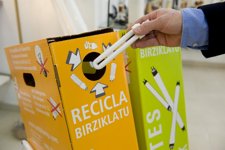 Un contenedor de Ambilamp para la recogida de lámparas.