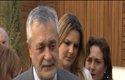 Griñán dice que hay que ser "cuidadoso" con los medios 