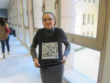 Oltra Muestra Su Camiseta Con El Mensaje Codificado Contra La Actuación Policial