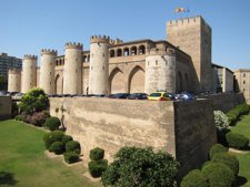Vista Del Palacio De La Aljafería En Zaragoza