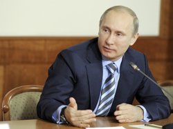 Putin defiende el desarrollo de la democracia rusa sin interferencias exteriores