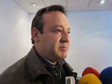José Manuel Orengo Atendiendo A Los Medios En El PSPV
