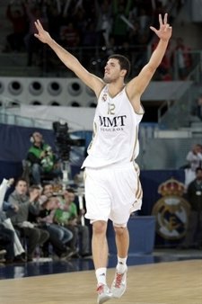 Mirotic Y Carroll Aplastan Al Maccabi En La Despedida De Rudy