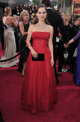 Natalie Portman posando sobre la alfombra roja de 
