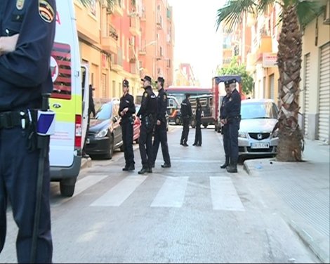 La Calle Donde Han Sucedido Los Hechos, Tomada Por La Policía