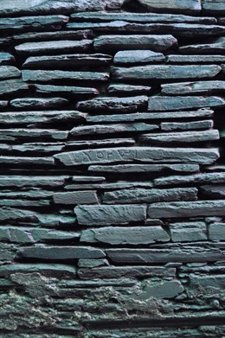 XESÚS VÁZQUEZ ABAD ANUNCIA O DESCUBRIMENTO DUNHA INSCRICIÓN ROMANA NA MURALLA DE