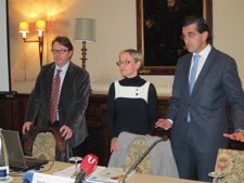 Ahora llevarse la pasta de la Sanidad Pública a la Privada se le llama ahorrar