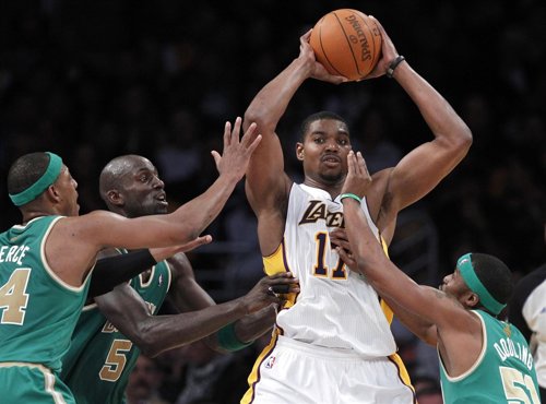 fotonoticia 20120312000731 500 Los Lakers derrotan a Boston Lakers de los Angeles Kobe Bryant Celtics de Boston Andrew Bynum 