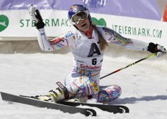 Foto: Cómico final para la gran temporada de Vonn (REUTERS)