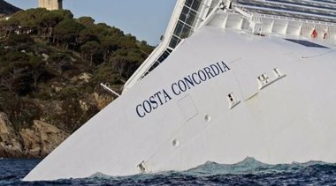 Foto: Finalizadas las tareas de extracción de carburante del crucero Costa Concordia (NATIONAL GEOGRAPHIC)